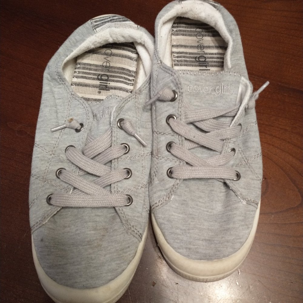 COVER GIRL SLIP ON SNEAKERS